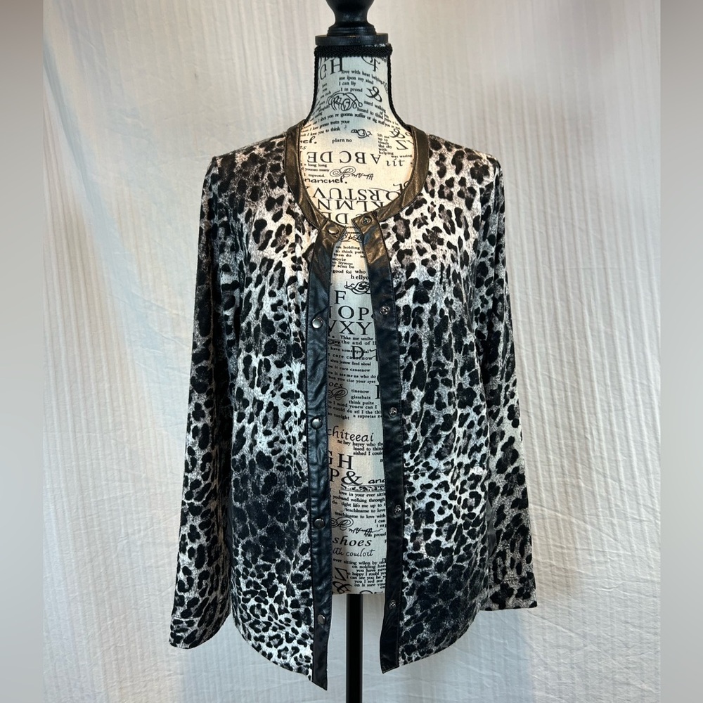 Chico's Sz L Easywear Leopard Cardigan Black White & Gray faux leather trim snap